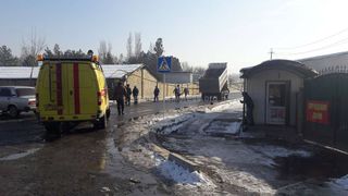 В Бишкеке самосвал сломал газопровод