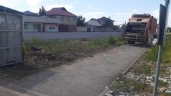 «Тазалык» просит жителей ул.Шералиева не организовывать свалку вокруг мусорных баков. Фото