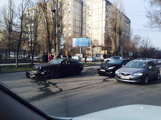 На Боконбаева-Уметалиева столкнулись автомобили «Ауди» и «Тойота», - читатель <b><i> (фото) </i></b>