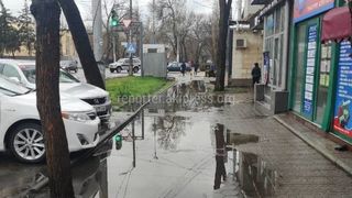 «Бишкекасфальтсервис» не будет ремонтировать тротуар на Московской-Манаса в этом году