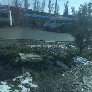 Горожанин просит «Бишкекгорводоканал» выключить воду или устранить утечку по ул.Курманжан датка (фото)