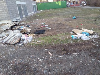 На территории Национальной академии наук скопилось много строительного мусора, - читатель (фото)