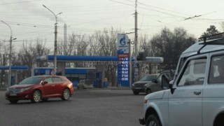АЗС на перекрестке Анкара-Шабдан Баатыра установила цену на 95-й бензин по такой же цене, что и 95-й G-Drive, который продается по 41,70 сома, - читатель (фото)