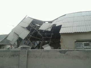 На пересечении переулков Ижевского и Можайского в Бишкеке рухнула часть дома <i>(фото)</i>