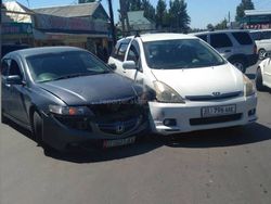 На Орозбекова-Щербакова столкнулись два автомобиля из-за отсутствия светофора, - очевидец <i>(видео)</i>