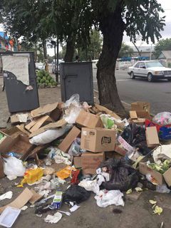В Кызыл-Аскере скапливается мусор возле магазинов, - читатель (фото)