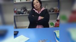 В жилмассиве Ала-Тоо-3 продавец магазина отказалась принимать монеты и бросила их на пол - бишкекчанка (видео)