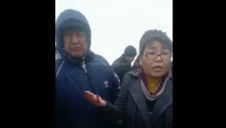 Группа людей, несмотря на предупреждения о закрытии трассы Бишкек–Ош, требует пропустить их <i>(видео)</i>