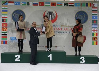 Кыргызстанка заняла первое место на турнире по стрельбе из лука в Стамбуле (фото)