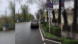 На пересечении Московской-Калыка Акиева водитель «Рендж Ровера» припарковался на проезжай части дороги