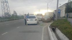 На улице Профсоюзной в Бишкеке стихийно продают бензин во время карантина, - очевидец. Видео, фото