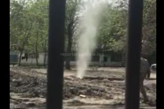 На ул.Фере в Бишкеке прорвало газовую трубу <i>(видео)</i>