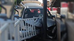 В центре Бишкека произошло ДТП. «Хонда» влетела в ограждение <i>(фото)</i>