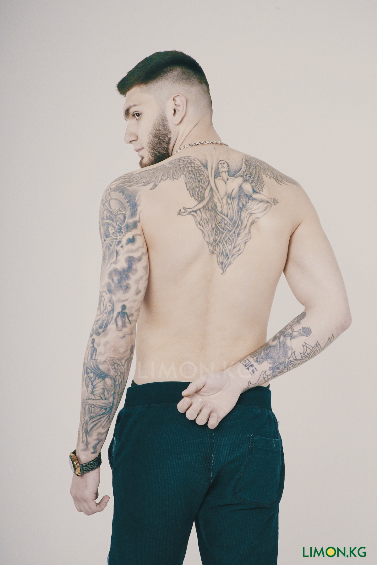 Значение татуировок на теле: бабочка VS скорпион