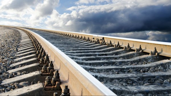 По проекту строительства железной дороги Китай–Кыргызстан рассматривается строительство тоннелей длиной в 60-70 км, - министр Ж.Калилов — Tazabek