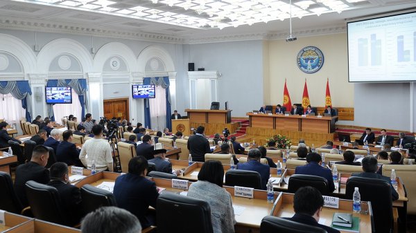 Фоторепортаж — Заседание правительства, где подводились итоги социально-экономического развития КР — Tazabek
