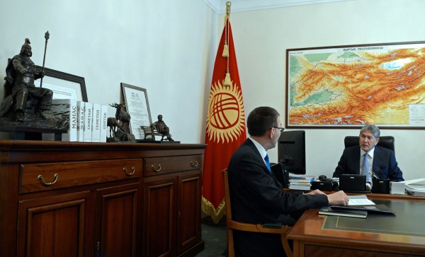 Президент А.Атамбаев принял председателя Нацбанка Т.Абдыгулова — Tazabek