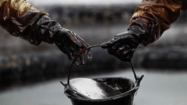 Сохранение мировой цены на нефть в $50-60 за баррель будет оказывать влияние на экономику Кыргызстана в среднесрочной перспективе, - Минэкономики — Tazabek