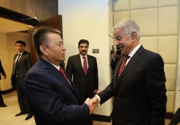 Спикер Ч.Турсунбеков обсудил вопросы экономического сотрудничества с министром воды и энергетики Пакистана — Tazabek
