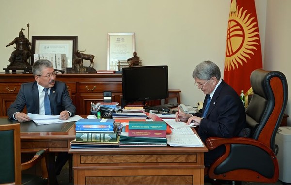 Министр финансов доложил президенту А.Атамбаеву об исполнении республиканского бюджета на 2017 год — Tazabek