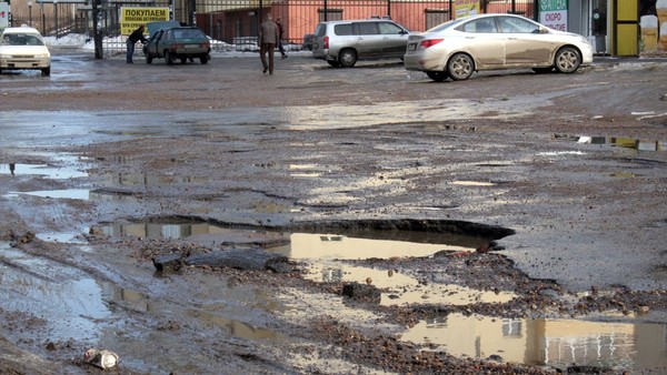 Наиболее разрушенные участки дороги  Бишкек—Кара-Балта вырезаются большими картами, - Минтранс — Tazabek