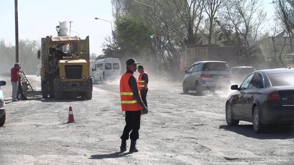 Правительство запретило строительство объектов на 6,9 км участка автодороги Бишкек—Кара-Балта, который не вошел в проект реабилитации — Tazabek