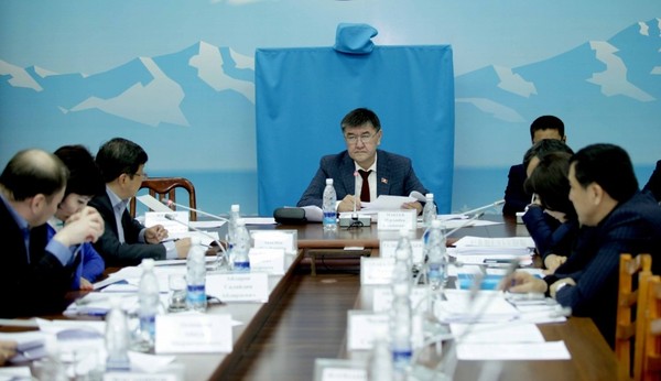 Депутат Г.Асылбаева попросила депутата А.Назарова не «разбазаривать госсредства» — Tazabek