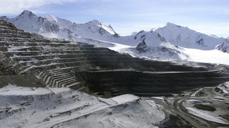 Депутаты интересуются, что получит Кыргызстан, если канадской Centerra Gold дадут возможность разрабатывать 2 ледника — Tazabek