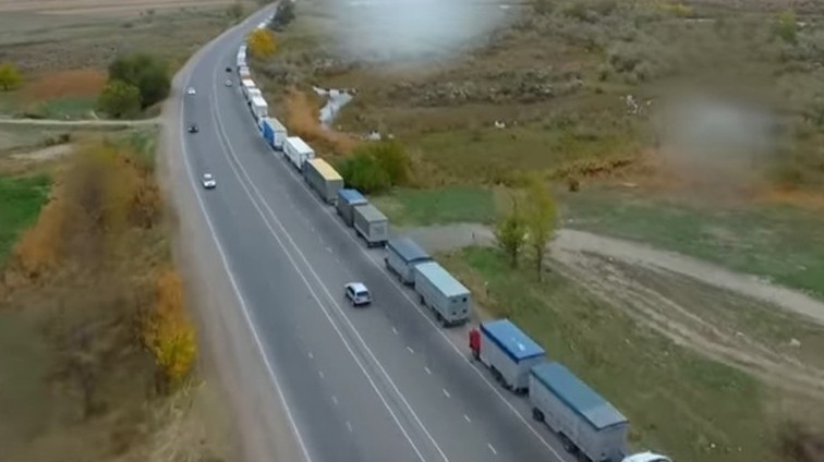 На 8 часов на КПП «Ак-Тилек» стояло 490 грузовых фур, на «Чон-Капка» — 162 — Tazabek