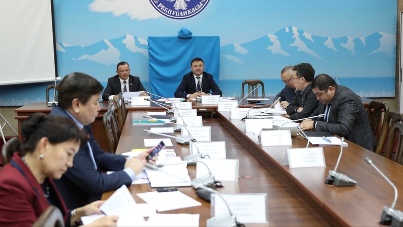 Комитет ЖК по бюджету и финансам одобрил концепцию законопроекта о получении $450 тыс. гранта от Всемирного банка на проект «открытых данных» в 8 пилотных ведомствах — Tazabek