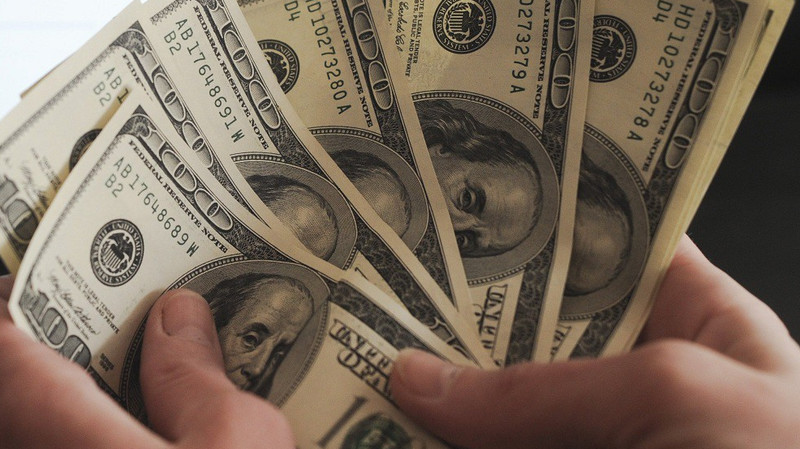 «Вечерний курс валют»: Доллар продается по 69,05 сома — Tazabek