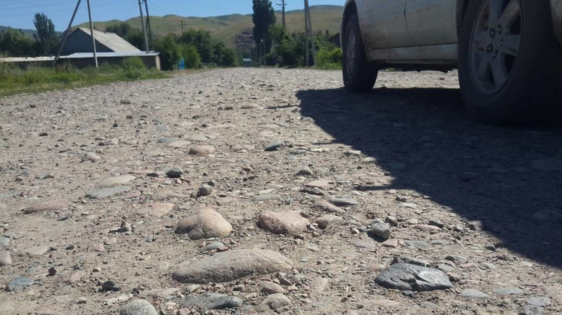 Министр Ж.Калилов прокомментировал ситуацию по ремонту дороги в селе Бейшеке Кеминского района — Tazabek