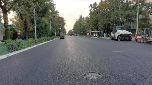 Предприниматели жалуются, что мэрия Бишкека после ремонта правительственной трассы устанавливает бордюры напротив торговых площадей, - депутат — Tazabek