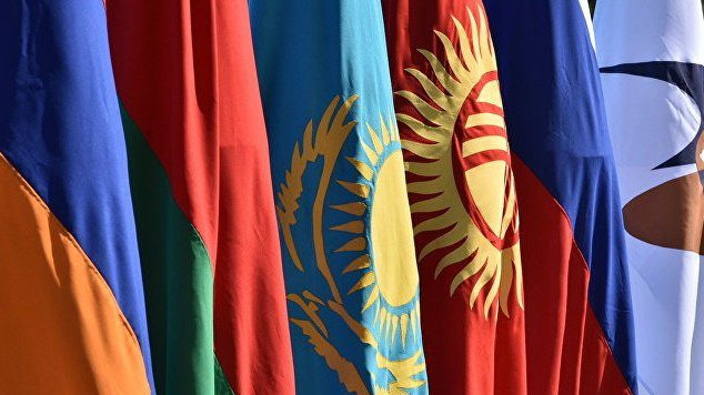 Кыргызстан за 10 месяцев перечислил в бюджет ЕАЭС на 593,8 млн сомов больше, чем получил (цифры) — Tazabek