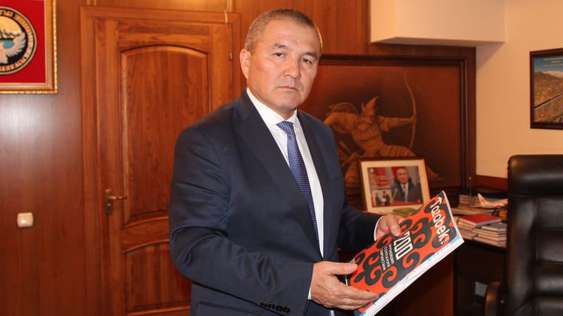 Это журнал о бизнес-элите Кыргызстана, - министр Ж.Калилов советует бизнесменам приобрести рейтинг Топ-200 крупнейших компаний КР — Tazabek