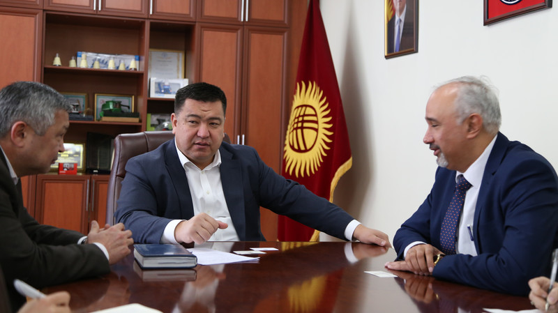 Министр сельского хозяйства Н.Мурашев и посол Н.Тирмизи обсудили экспорт кожевенного сырья и сухофруктов из Кыргызстана в Пакистан — Tazabek