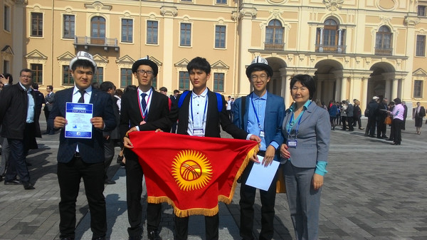 Кыргызстандык окуучу химия боюнча эл аралык олимпиадада коло медаль утту (сүрөт)