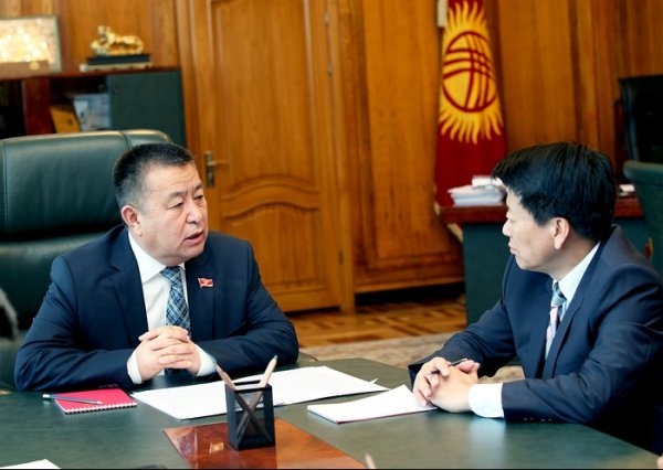 Китай предлагает Кыргызстану разработать общую программу по развитию промышленности КР — Tazabek