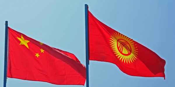 Кыргызская и китайская делегации на заседании межправительственной комиссии в Бишкеке (состав) — Tazabek