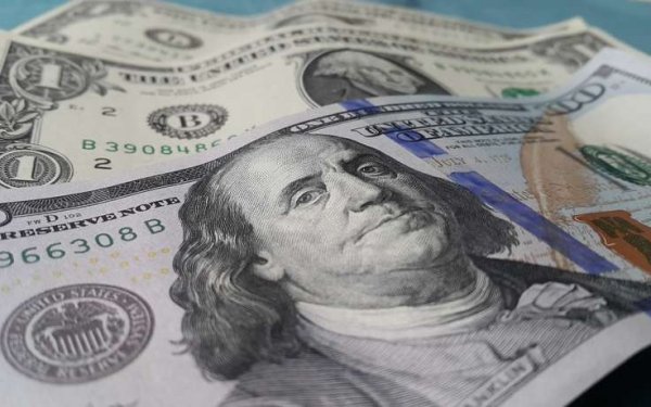 «Курс валют»: Доллар продается по 68,65 сома (график) — Tazabek