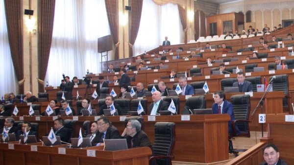 Депутат А.Эргешов интересуется, могут ли граждане КР, работающие за рубежом, получить государственный ипотечный кредит — Tazabek