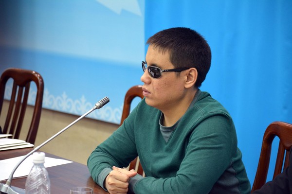 Депутат Д.Бекешев заявил, что в районе ЦУМа и Ошского рынка обманывают при продаже ювелирных изделий — Tazabek