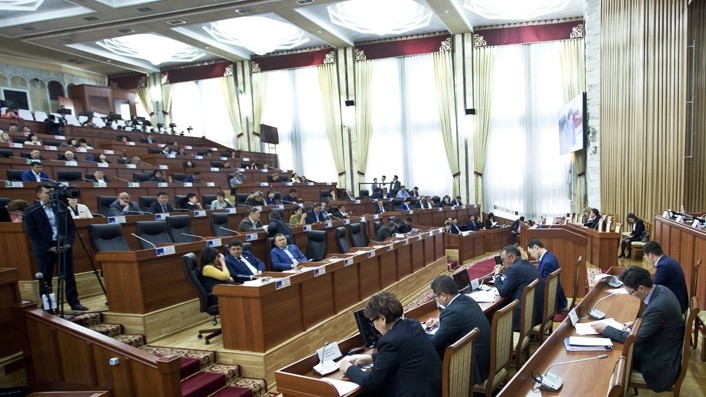 Правительство скоро направит в Жогорку Кенеш информацию по исполнению поручений по проекту «Кумтор» — Tazabek