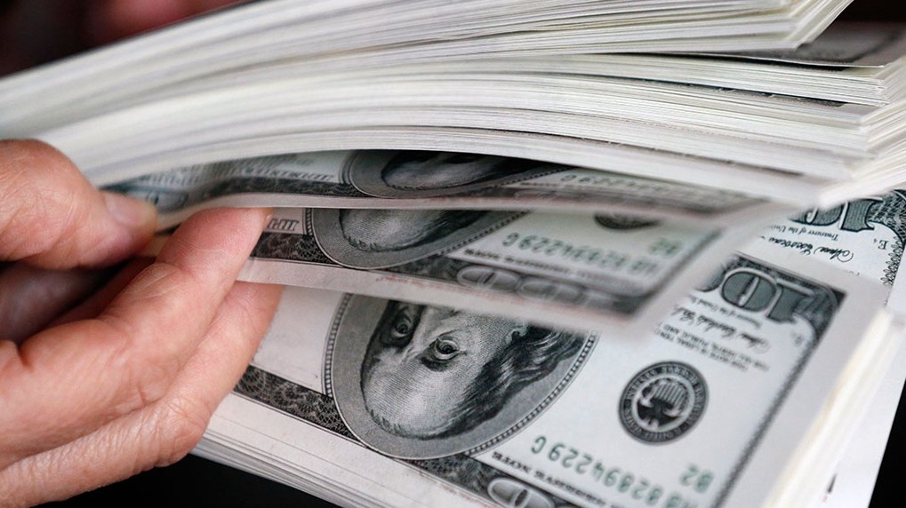 «Курс валют»: Доллар продается по 69,80 сома (график) — Tazabek