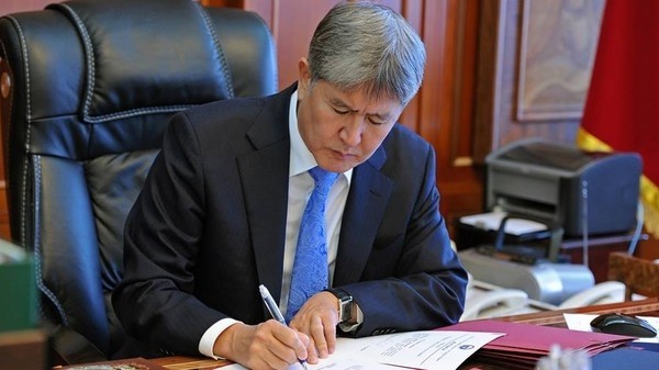 Президент А.Атамбаев подписал изменения в законы о рекламе и конкуренции — Tazabek