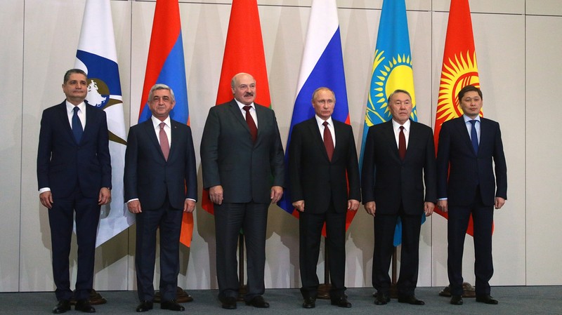 Премьер-министр С.Исаков принимает участие во встрече глав государств Высшего Евразийского экономического совета в Сочи — Tazabek