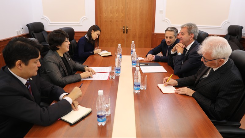 Кыргызстан и Франция обсудили сотрудничество в сфере цифровых технологий, переработки сельхозпродукции и логистики — Tazabek