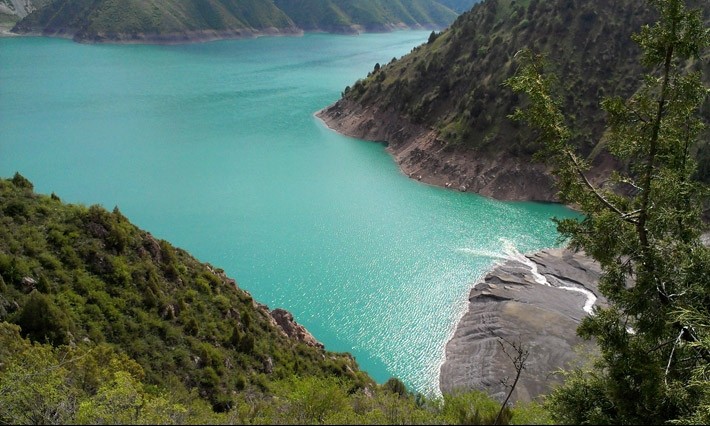 В Жогорку Кенеше рассмотрен законопроект об исключении озера Кара-Суу из списка озер рыбохозяйственного назначения — Tazabek