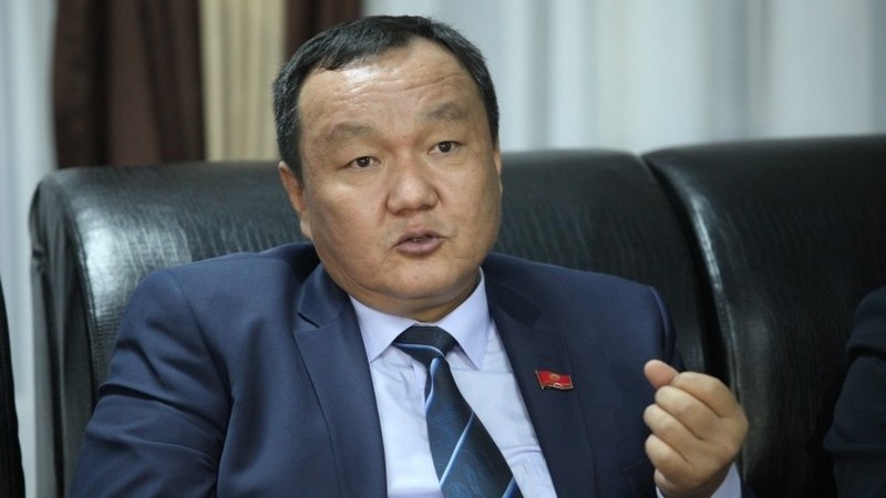 Депутат возмущен отсутствием главы Госстроя Б.Абдиева на заседании комитета Жогорку Кенеша — Tazabek