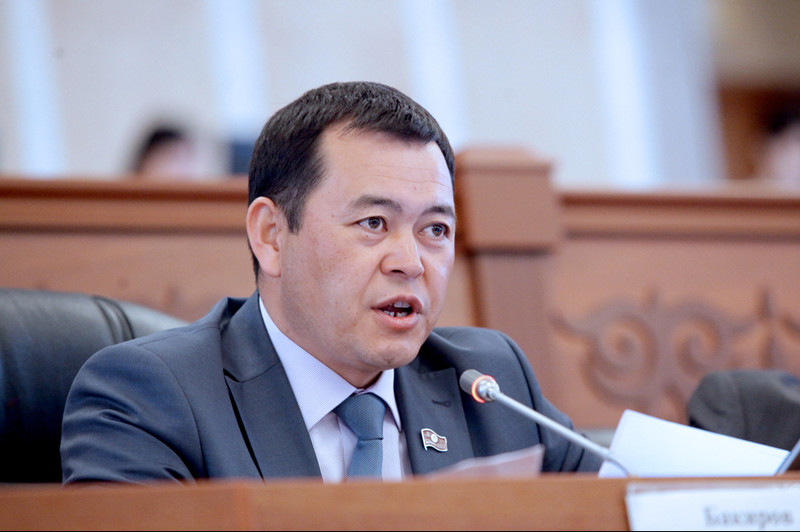 Депутат интересуется, в чем была разница между предложениями китайских компаний СМЕС и ТВЕА — Tazabek